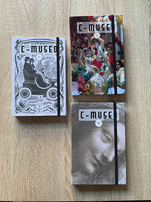 C-Museo “Una pareja sentada en un automóvil” - Libreta con arte en su portada.